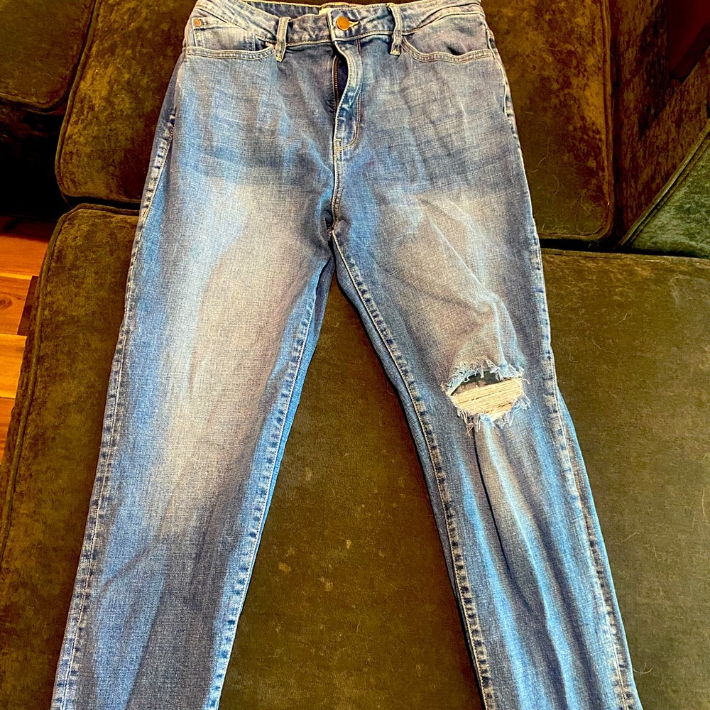 Women’s Distressed Jeans from Pink Lily Boutique. Size 29